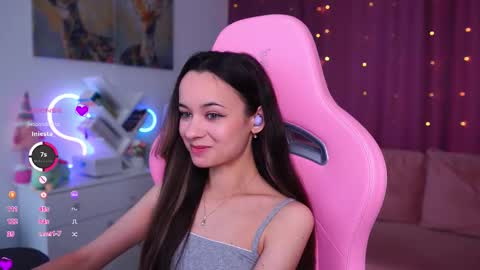Snapshot of juicy___angel chatting on September 30, 11:21 am Angelina online show from September 30, 11:21 am