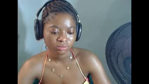 juicynpinkx online show from April 8, 8:50 am