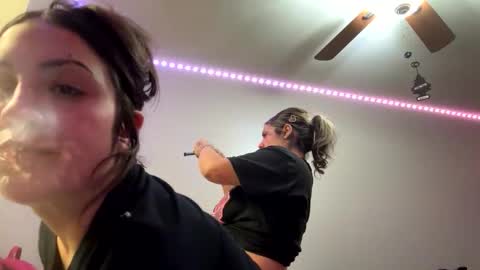 juicyonjuicy2323 online show from November 20, 11:24 pm