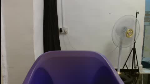 juicyxpink online show from April 4, 4:08 am