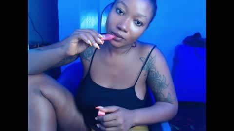 juicyxpink online show from December 14, 11:33 pm