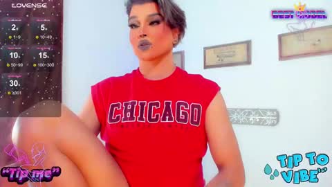 Snapshot of jujubee_lander chatting on October 17, 6:56 pm Jujubee online show from October 17, 6:56 pm