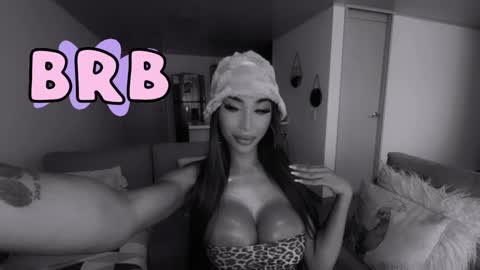 Snapshot of julessy_bonny chatting on March 5, 3:18 pm julessy online show from March 5, 3:18 pm