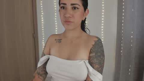 Juli Modelo Independiente online show from December 19, 5:41 pm