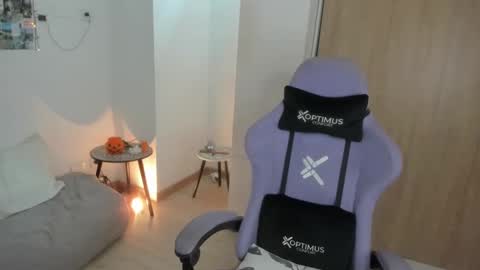 juli_santos_22 online show from October 25, 3:12 pm