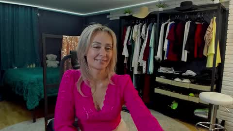 julia__cherry_ online show from January 18, 2:37 pm
