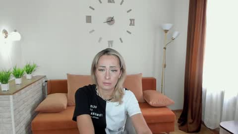 julia__cherry_ online show from January 25, 9:15 am