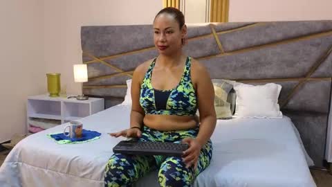 Snapshot of julia_gomes chatting on February 27, 7:15 pm Julia Gomes online show from February 27, 7:15 pm