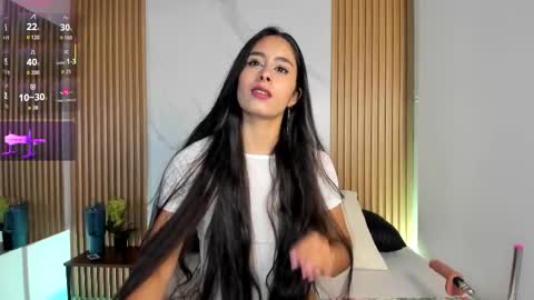 J U L IA   M A R T I N E Z online show from February 25, 11:36 am