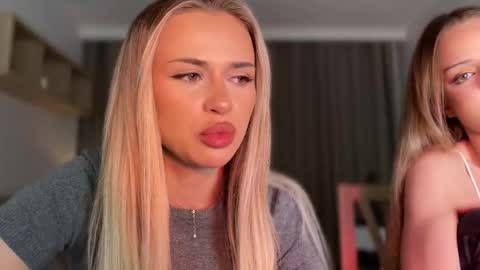 Julia R Le online show from November 12, 11:40 pm