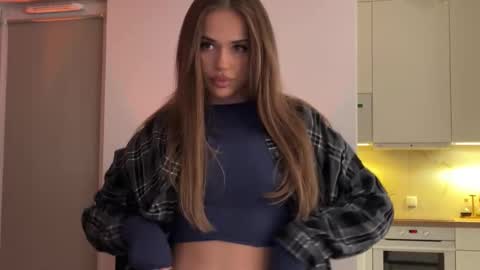 Julia R Le online show from March 24, 2:06 am