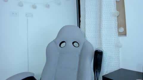 Snapshot of julia_strauns chatting on January 2, 5:03 am julia_strauns online show from January 2, 5:03 am