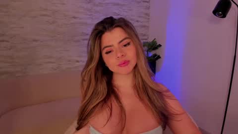 Julia Belle online show from October 18, 11:20 pm