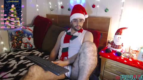 Snapshot of julian1225_ chatting on December 22, 1:01 am Julian online show from December 22, 1:01 am