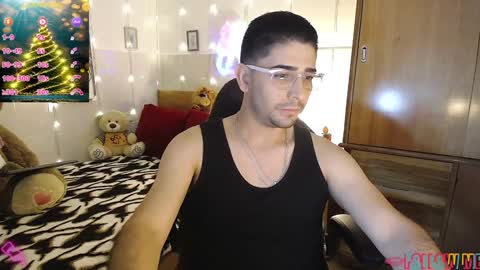 Snapshot of julian1225_ chatting on December 4, 2:47 am Julian online show from December 4, 2:47 am