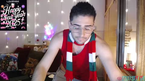 Snapshot of julian1225_ chatting on January 4, 12:37 am Julian online show from January 4, 12:37 am