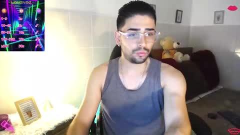 Snapshot of julian1225_ chatting on March 11, 2:32 am Julian online show from March 11, 2:32 am