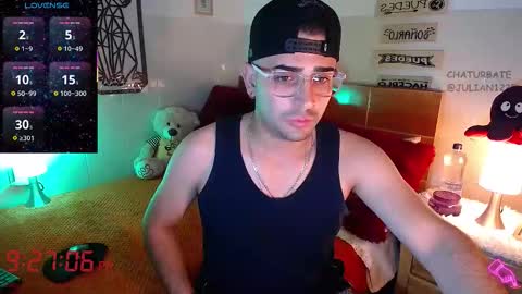 Snapshot of julian1225_ chatting on October 12, 2:26 am Julian online show from October 12, 2:26 am