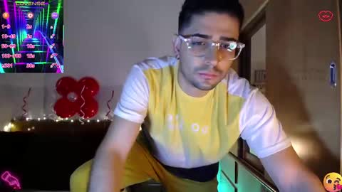 Snapshot of julian1225_ chatting on February 19, 1:51 am Julian online show from February 19, 1:51 am