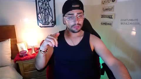 Snapshot of julian1225_ chatting on September 26, 2:52 am Julian online show from September 26, 2:52 am