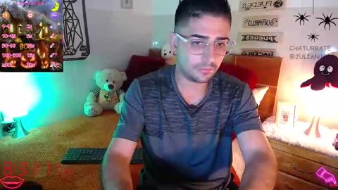 Snapshot of julian1225_ chatting on October 14, 1:30 am Julian online show from October 14, 1:30 am