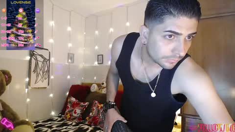 Snapshot of julian1225_ chatting on December 10, 7:00 pm Julian online show from December 10, 7:00 pm