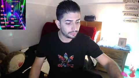 Snapshot of julian1225_ chatting on January 23, 9:18 pm Julian online show from January 23, 9:18 pm