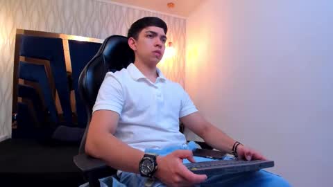 JULIAN  online show from January 18, 2:59 pm