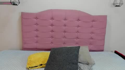 Juliana online show from February 25, 5:05 pm