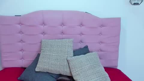 Juliana online show from November 4, 2:07 pm