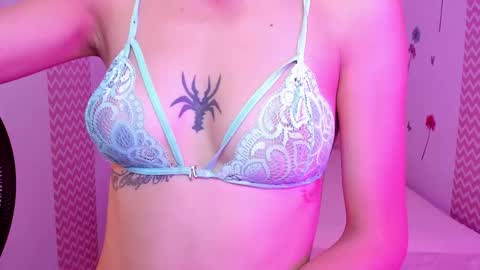 Snapshot of juliana_reynolds chatting on October 1, 12:59 pm juliana online show from October 1, 12:59 pm