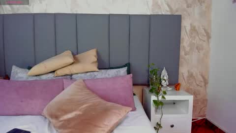 juli online show from October 22, 1:31 am