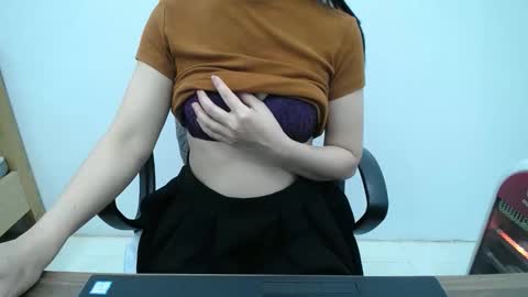 julie9x online show from January 13, 12:51 am