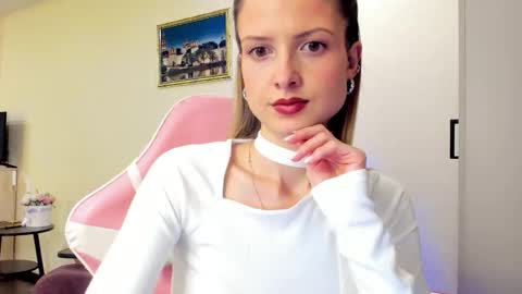 Snapshot of julie_flores chatting on October 15, 3:57 pm Julie online show from October 15, 3:57 pm