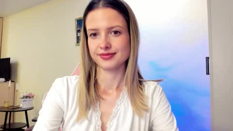 Snapshot of julie_flores chatting on October 18, 3:05 pm Julie online show from October 18, 3:05 pm