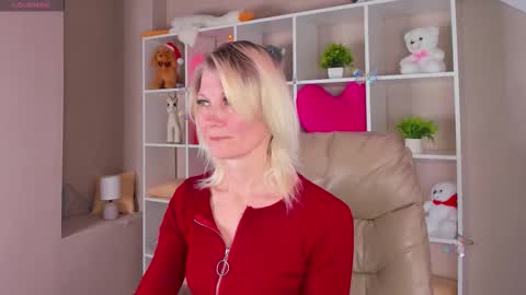 Julie Lucasss online show from February 24, 9:23 am