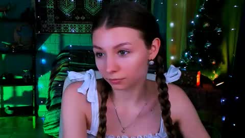 juliedaniel online show from December 18, 9:04 am