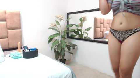 Julieehabubu online show from April 17, 10:01 pm