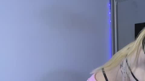 Julia online show from November 27, 8:49 pm