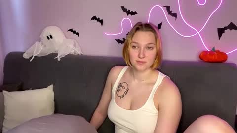 Julie and Thomas online show from November 1, 8:46 am