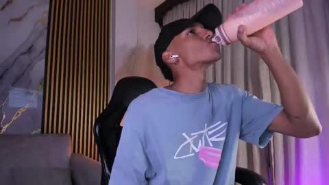 Julien online show from March 3, 11:28 am