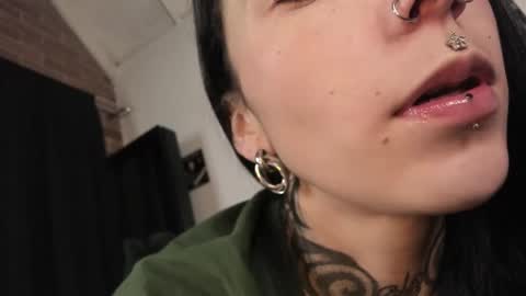 juliet_sourire online show from February 24, 9:00 am