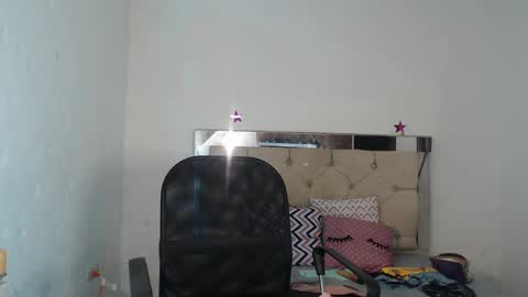 Snapshot of julieta__fox_ chatting on March 3, 9:33 am julieta__fox_ online show from March 3, 9:33 am