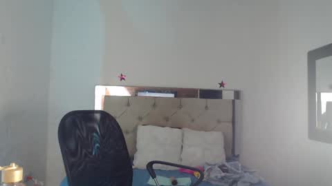 Snapshot of julieta__fox_ chatting on February 27, 2:14 am julieta__fox_ online show from February 27, 2:14 am