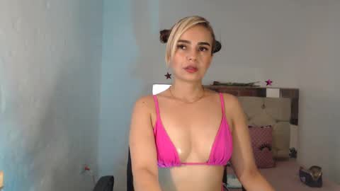 Snapshot of julieta__fox_ chatting on March 10, 12:50 am julieta__fox_ online show from March 10, 12:50 am