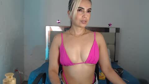 Snapshot of julieta__fox_ chatting on February 26, 11:09 pm julieta__fox_ online show from February 26, 11:09 pm