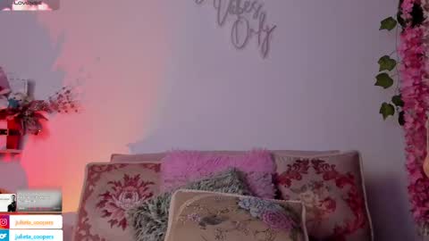 Snapshot of julieta_cooper20 chatting on February 17, 3:58 am Juli online show from February 17, 3:58 am