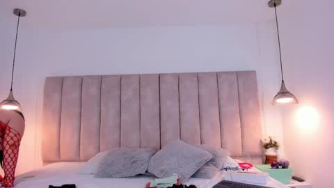 Snapshot of julieta_jane_ chatting on September 23, 4:28 am Julieta online show from September 23, 4:28 am
