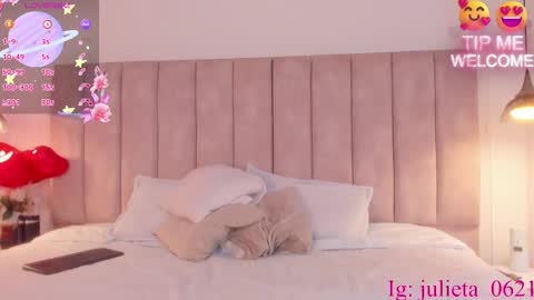 Snapshot of julieta_jane_ chatting on February 25, 4:14 am Julieta online show from February 25, 4:14 am