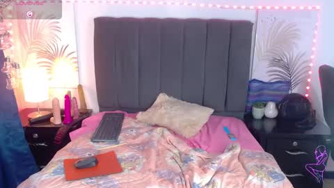 Snapshot of julietacollins06 chatting on February 5, 2:16 pm julietacollins06 online show from February 5, 2:16 pm